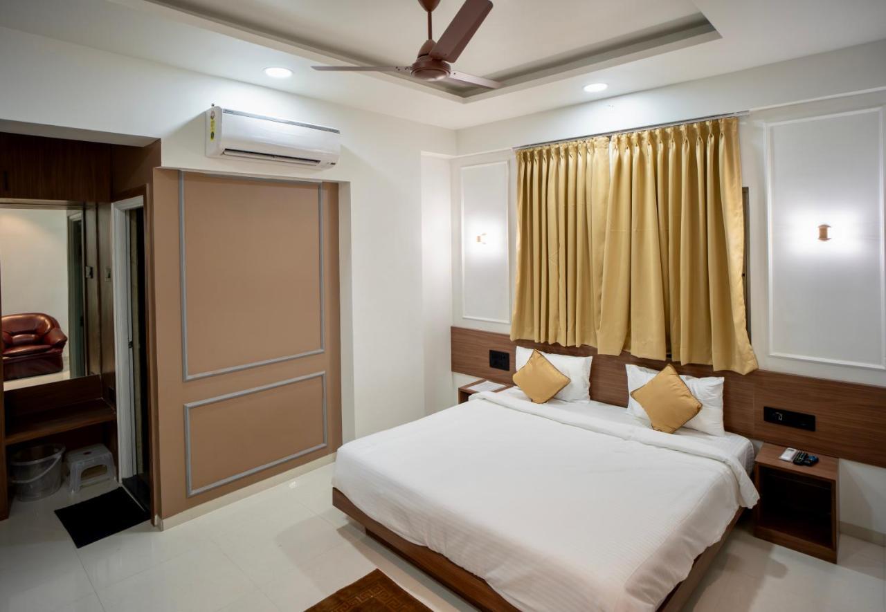 Hotel Oberon Solapur Exterior photo