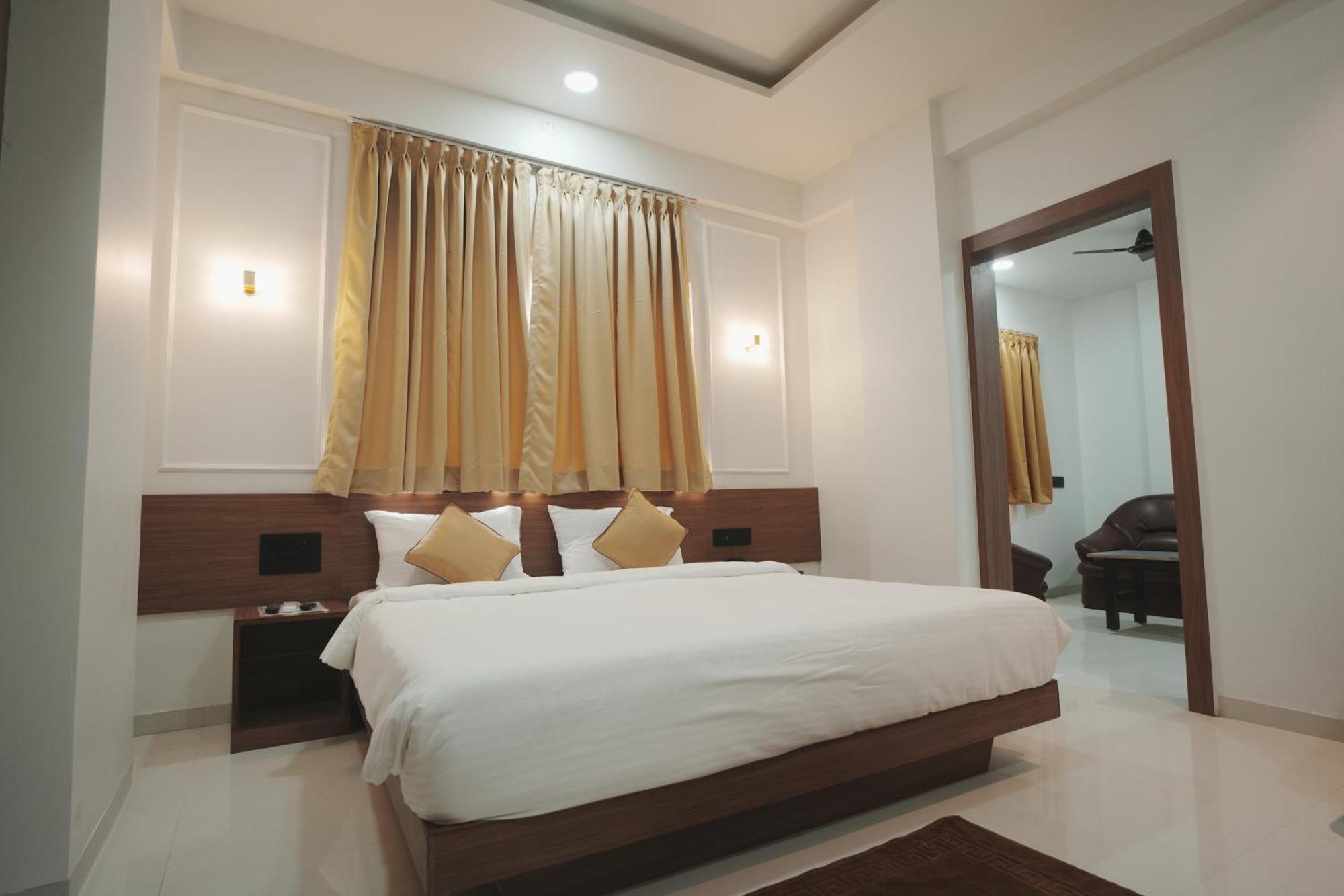 Hotel Oberon Solapur Exterior photo